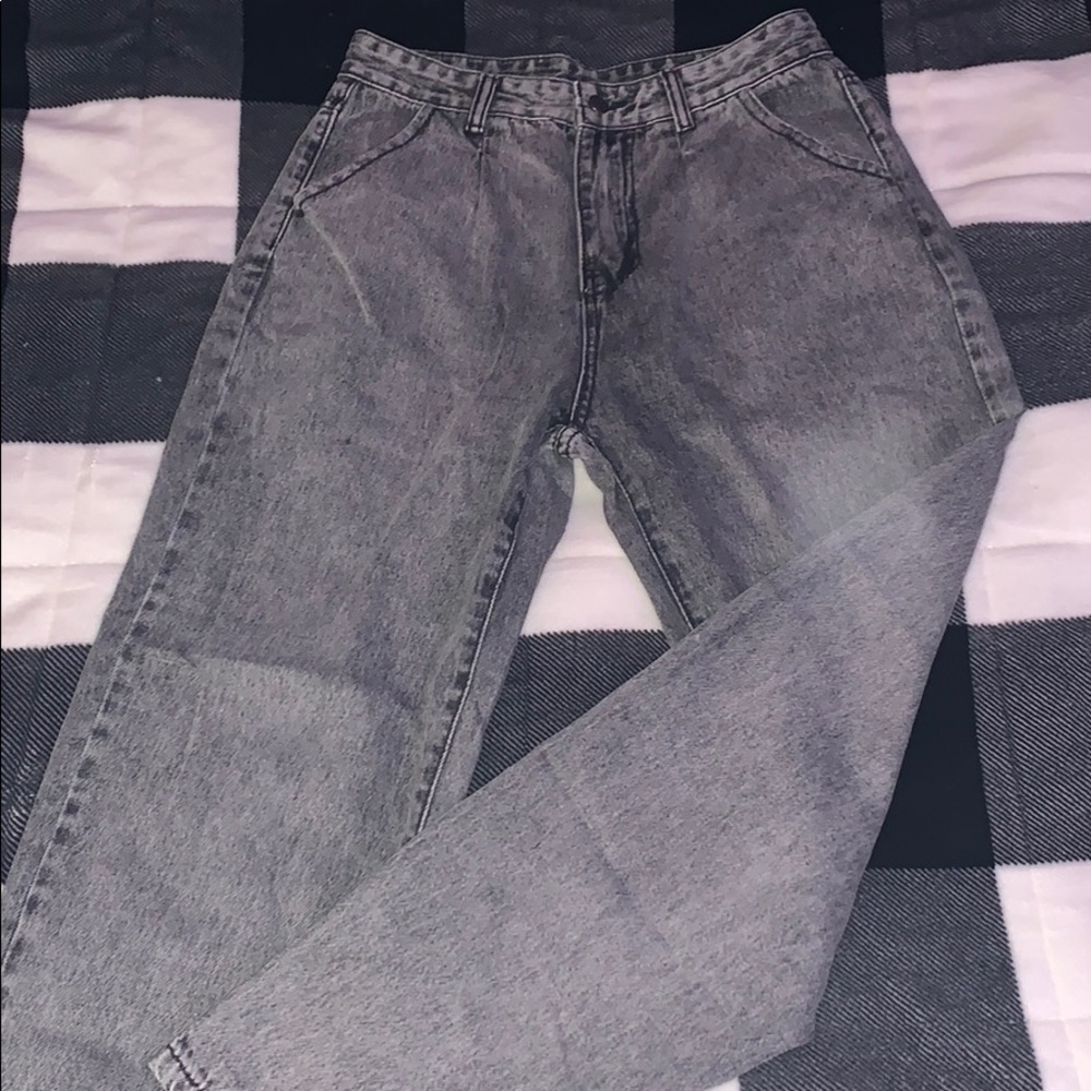 dark grey/acid wash mom jeans